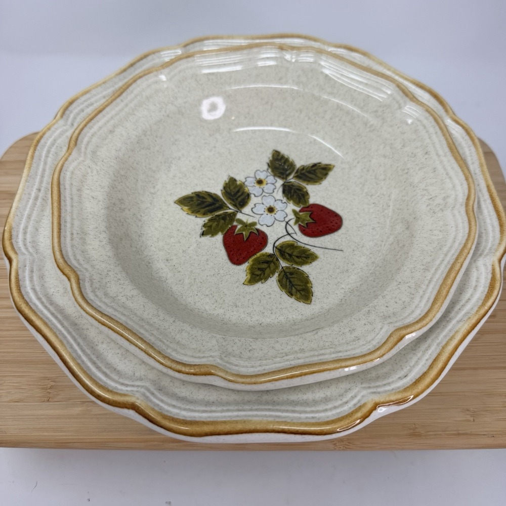 Vintage Mikasa Strawberry Festival Bowl Set 9.75" & 8.5" Stoneware Japan